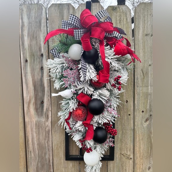 Christmas Other - Festive Red and Black Holiday Swag